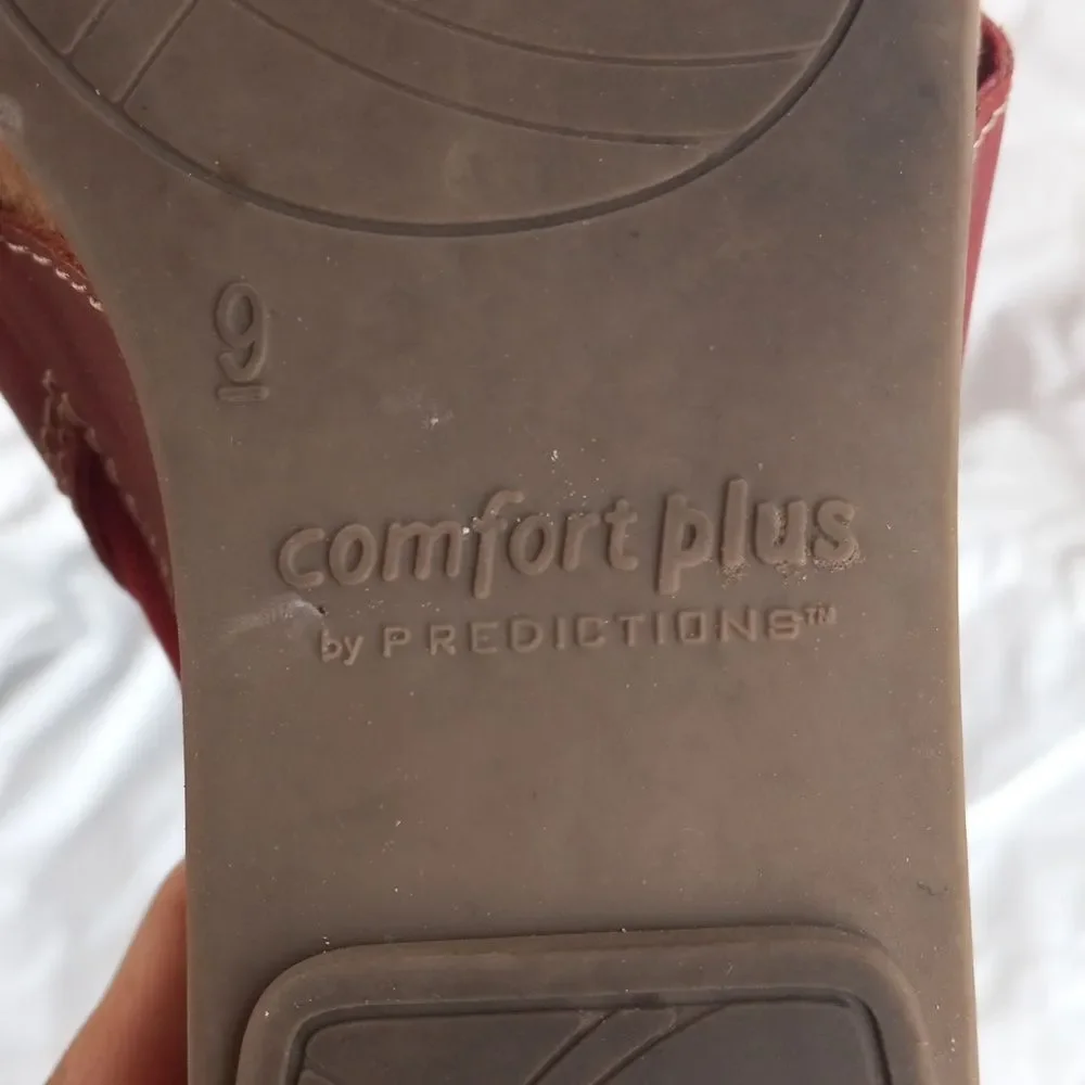 Comfort Plus by Predictions Red Sandals Size 9